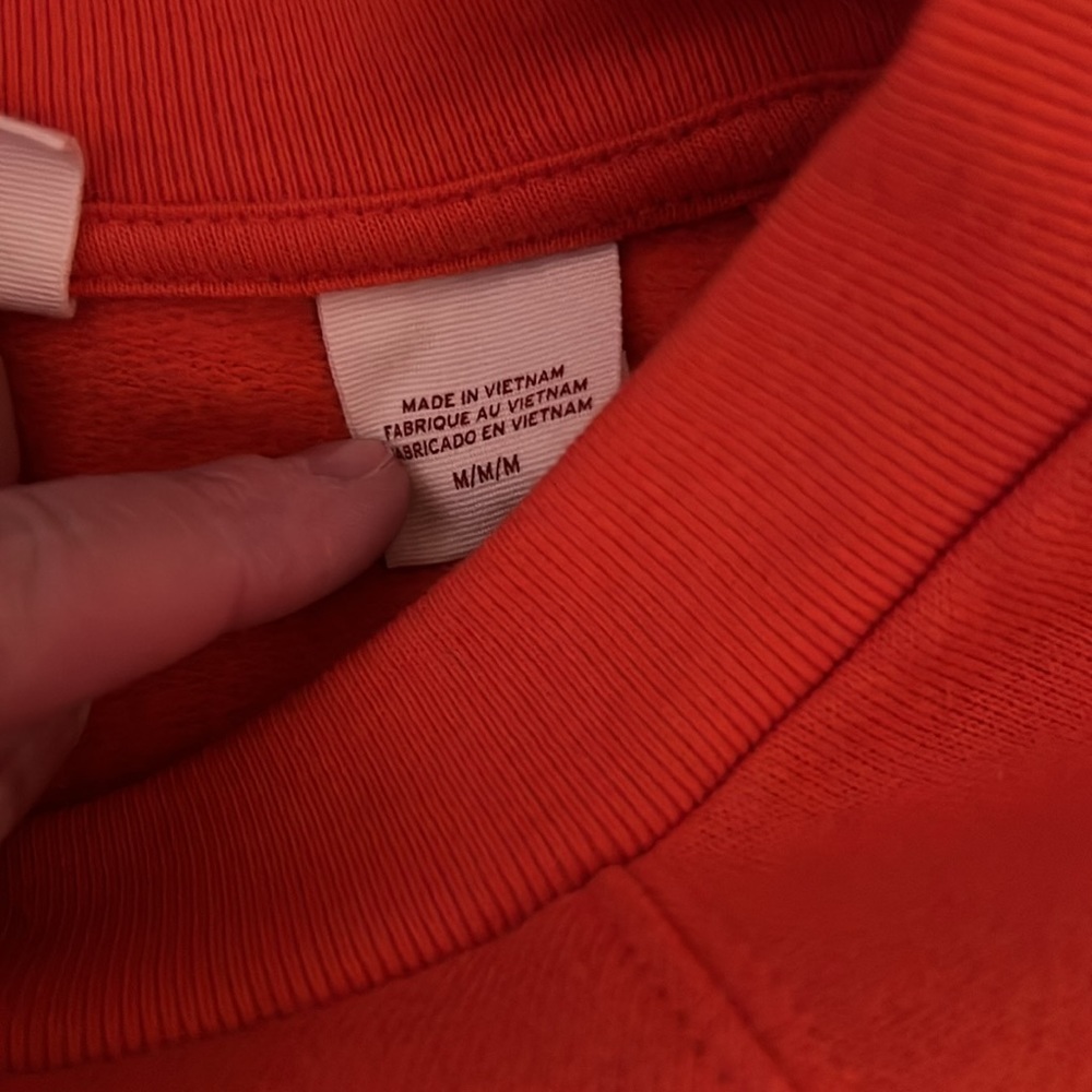 Levi’s Cropped Sweatshirt - Picture 7 of 10